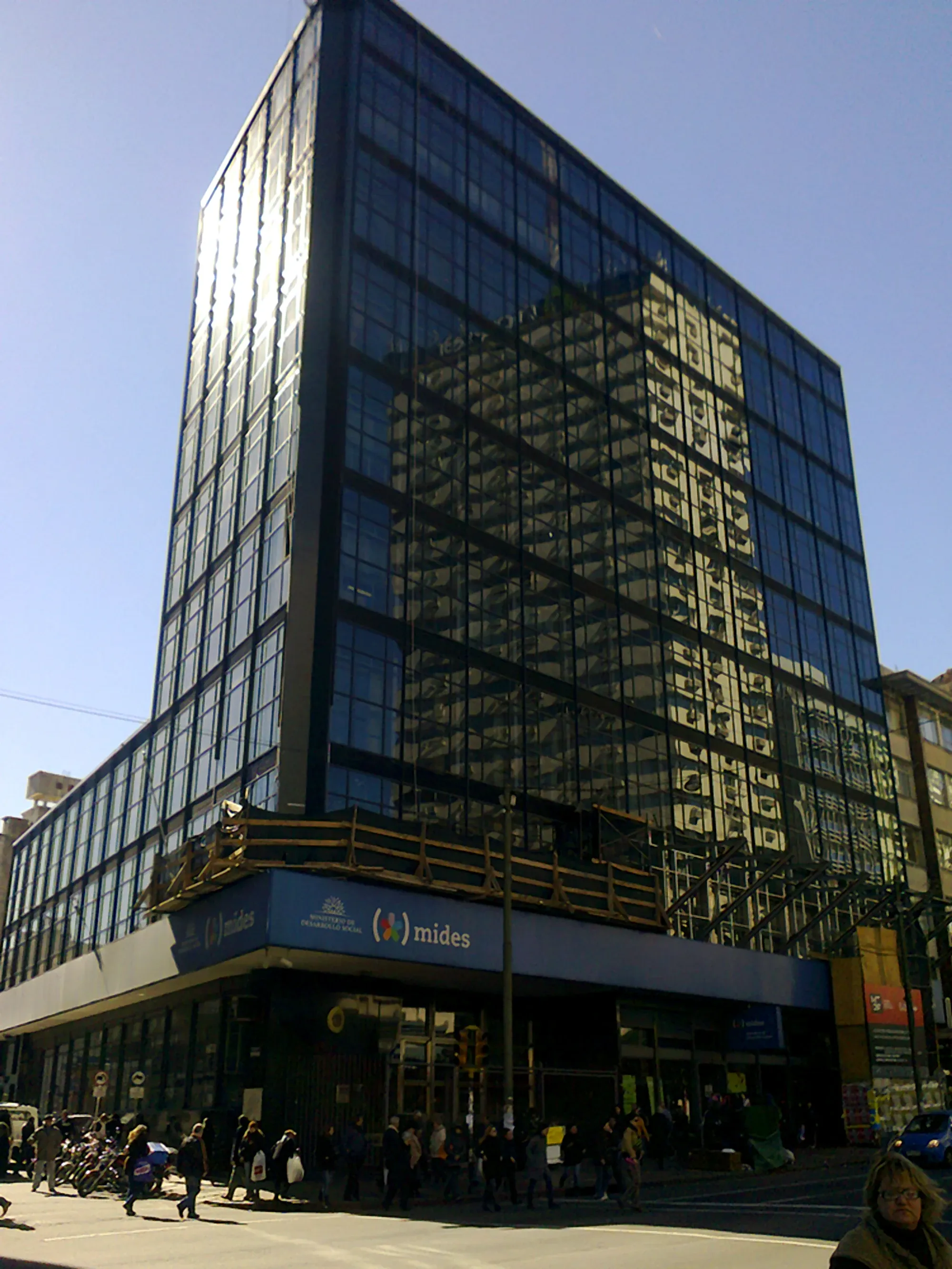 MIDES - Fachada Institucional — 2/3