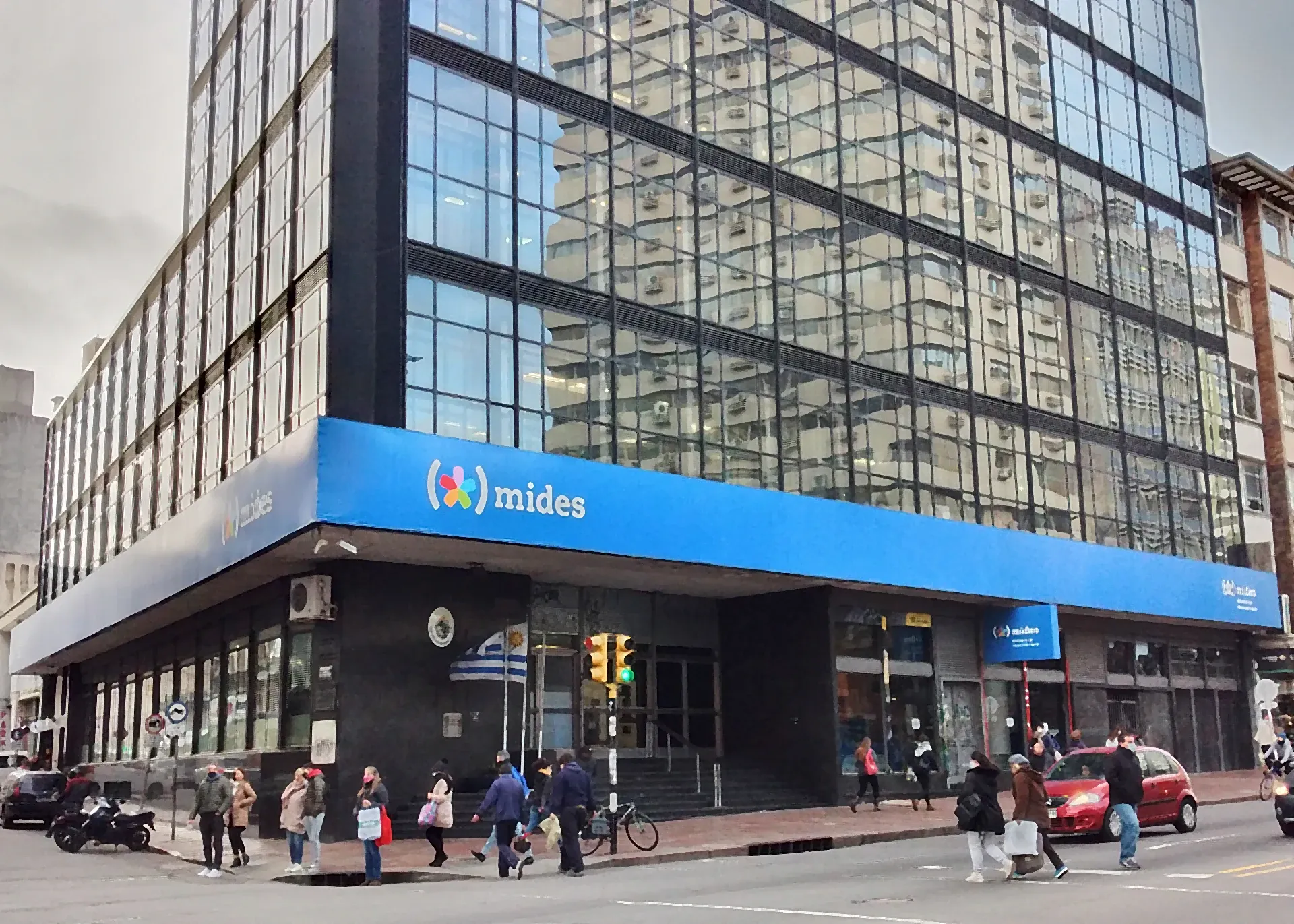 MIDES - Fachada Institucional — 3/3