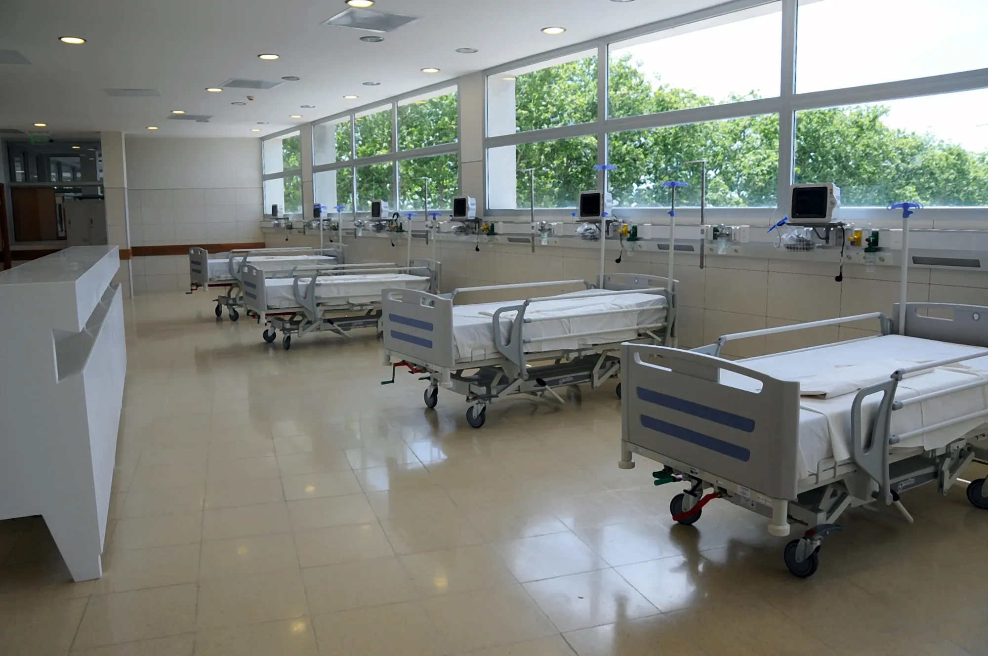 Hospital Pasteur — 3/4
